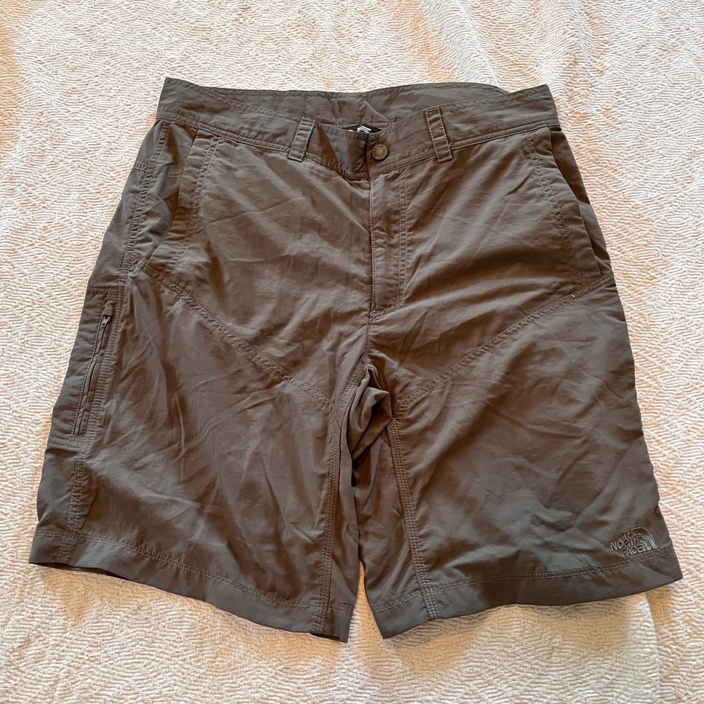NWOT North Face hiking shorts